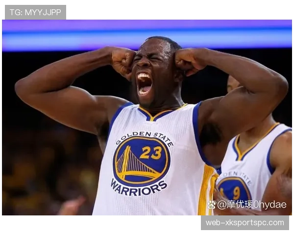 德雷蒙德格林通过弧顶策应与高质量掩护优化了球队整体进攻结构