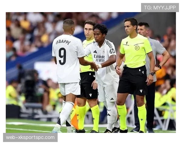 恩德里克与姆巴佩：超级新星成长路径对比分析