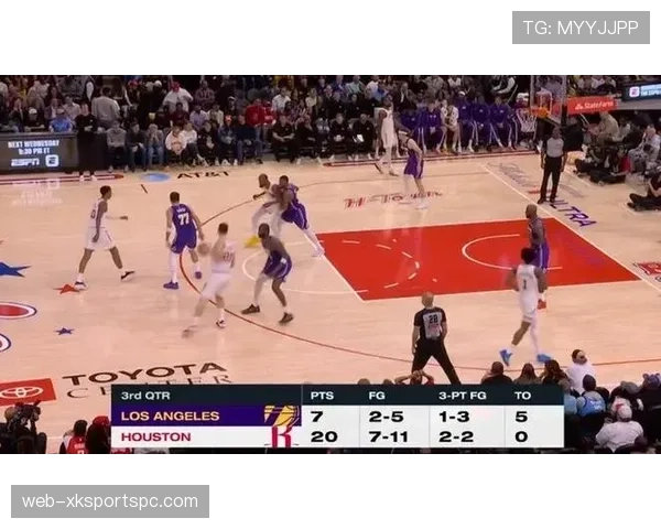 康利挡拆对内线制造错位 胜上季更善拉开外线空位