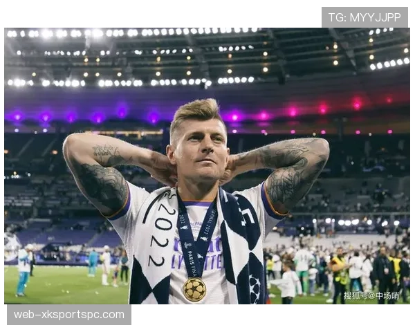 克罗斯连续关键战主导出球，对比新援中场更显节奏掌控力